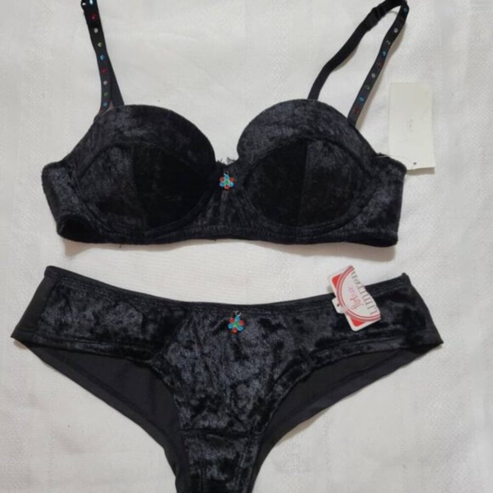 FLIRTITUDE 34A Underwire Bra Size 5/S Le Velvet Brazilian Panty NWT